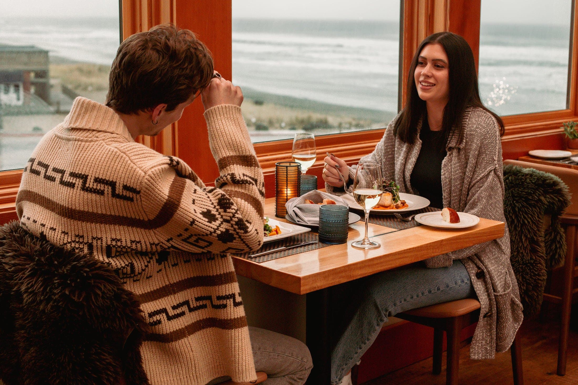 Two people having dinner at the restaurant at Inn at Cape Kiwanda