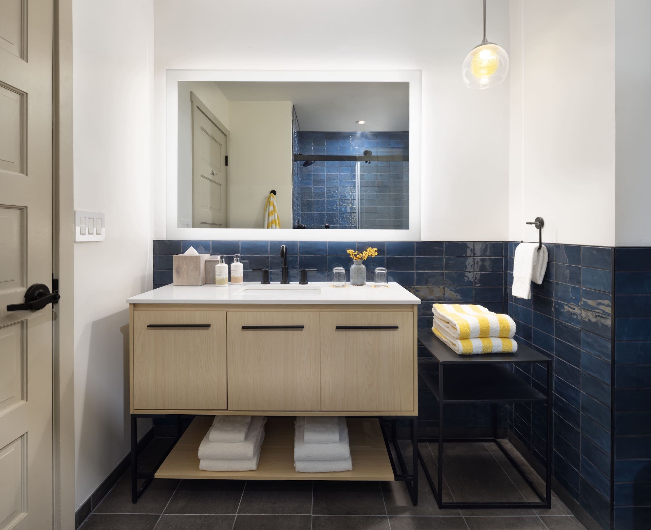 Inn At Cape Kiwanda Signature Two Queens Bathroom