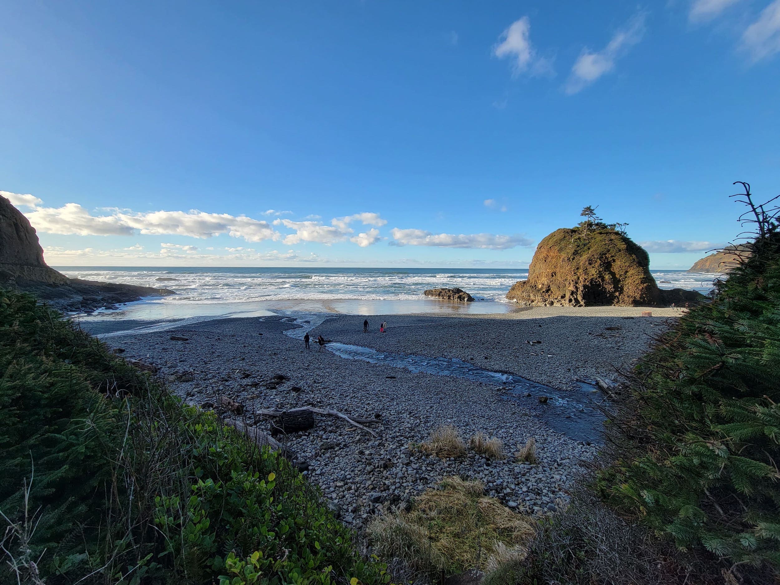People discovering Short Beach Agate