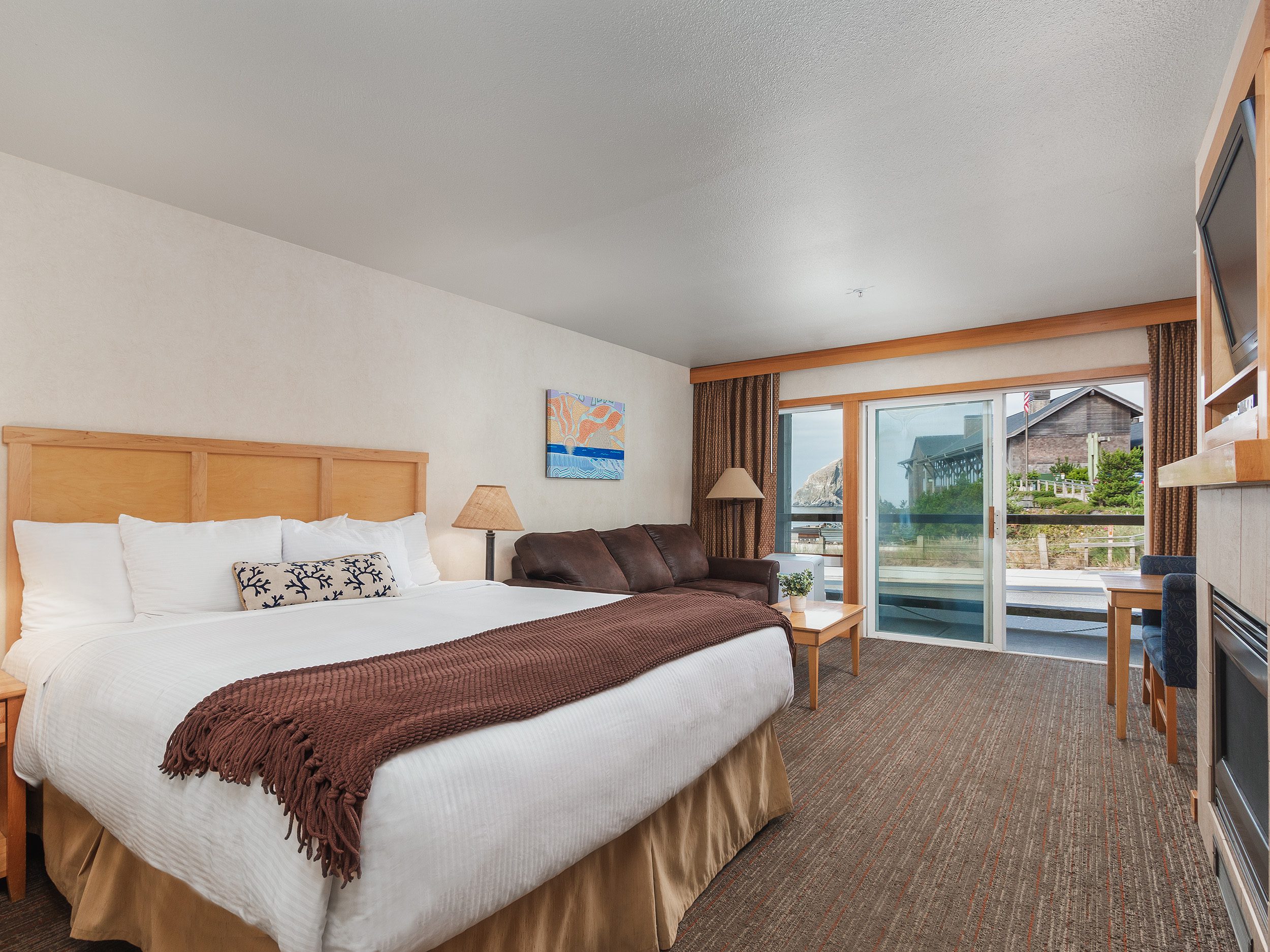 Kiwanda One King Guest Room Dog Friendly 1