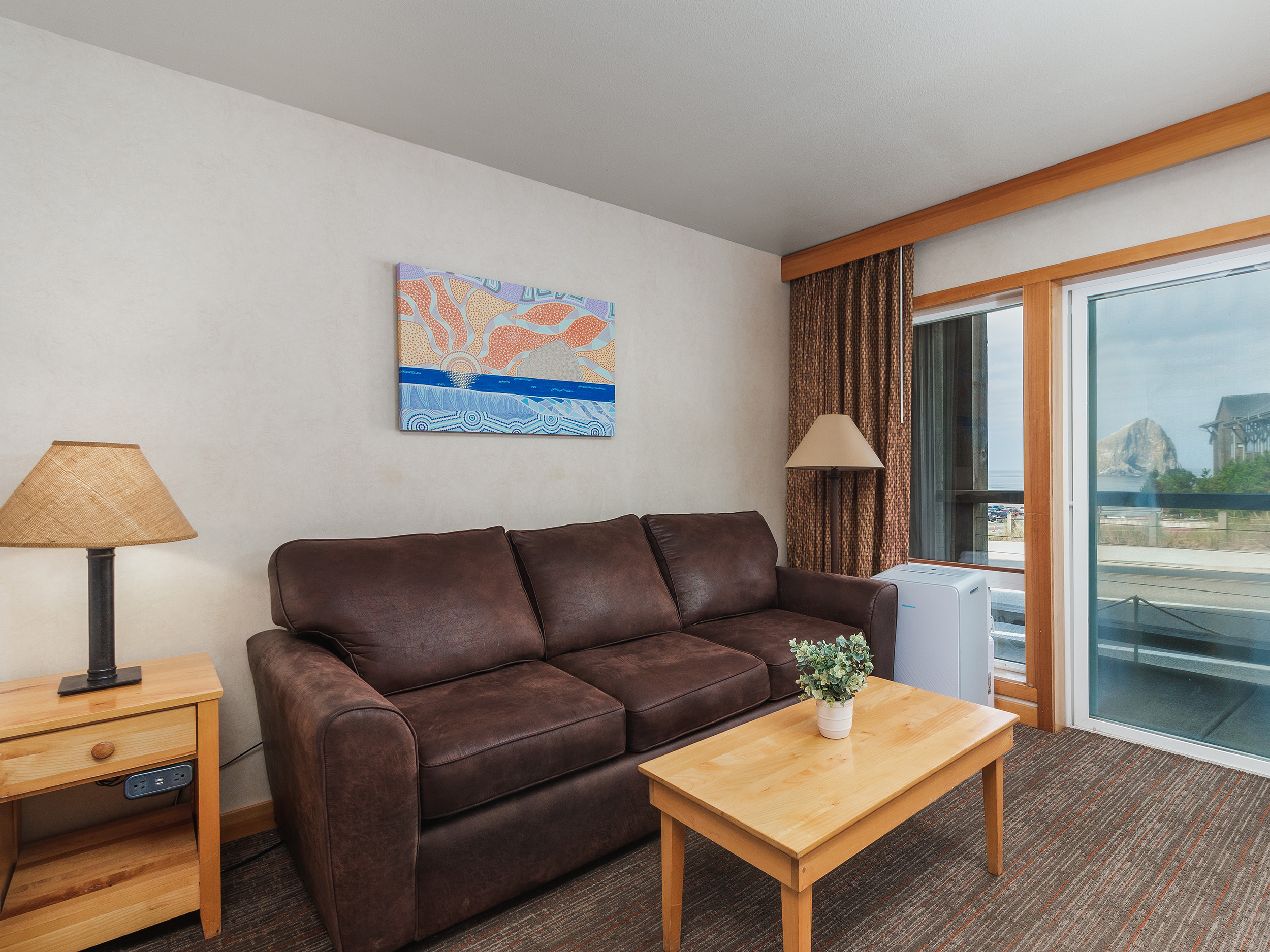 Kiwanda One King Guest Room Dog Friendly 3