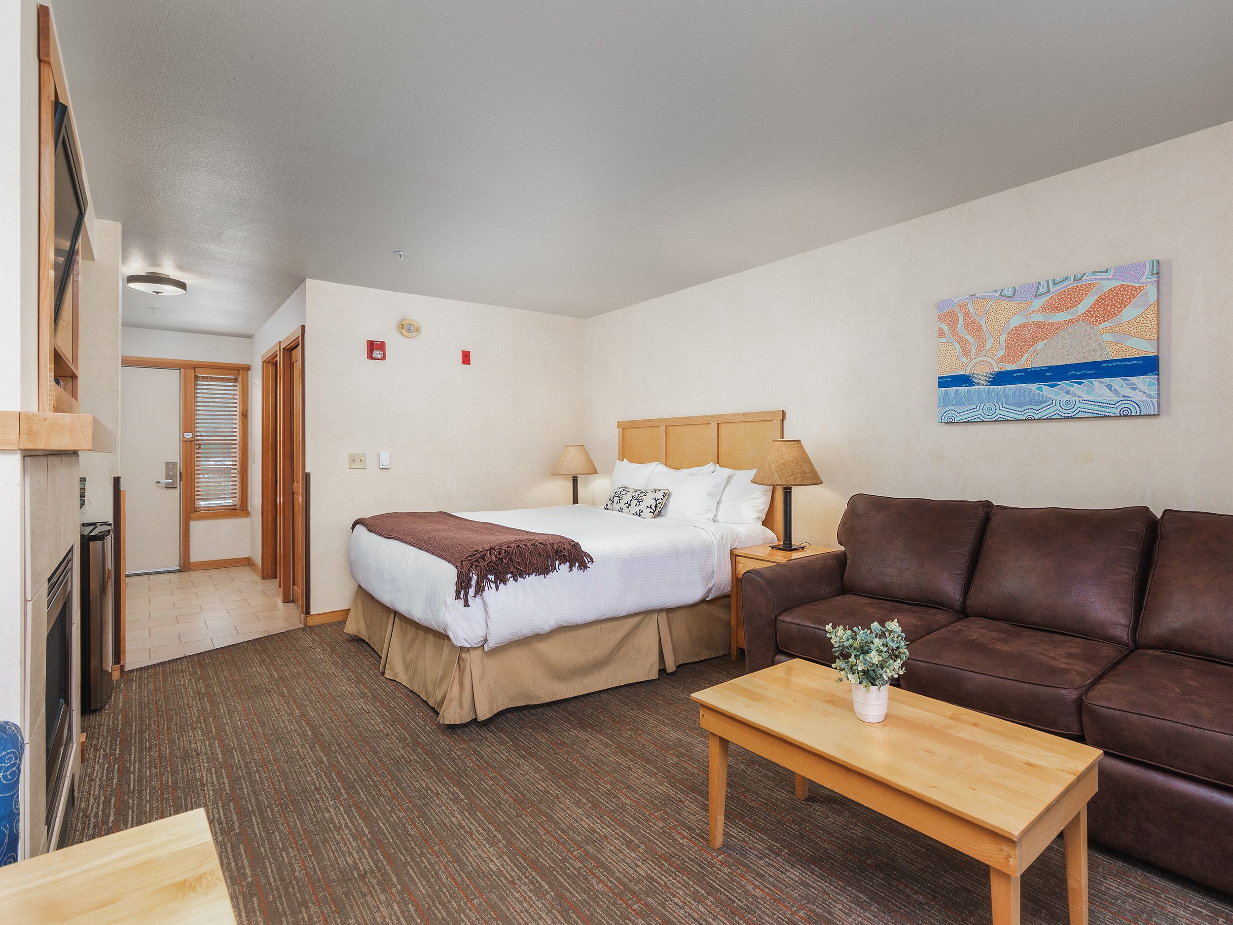 Kiwanda One King Guest Room Dog Friendly 7