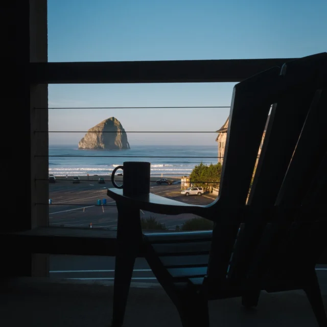 ☕ Take a break from screen time this #GlobalDayOfUnplugging and indulge in a cozy, oceanview breakfast. Savor mimosas, fresh pastries and locally roasted coffee delivered to your door—because the best moments are the ones you unplug for. Learn more via packages and offers link in bio. 🌊 🥐 
-
#innatcapekiwanda #stayclose #oregoncoast #oceanview #stimuluscoffeeandbakery @noblehousehotelsandresorts